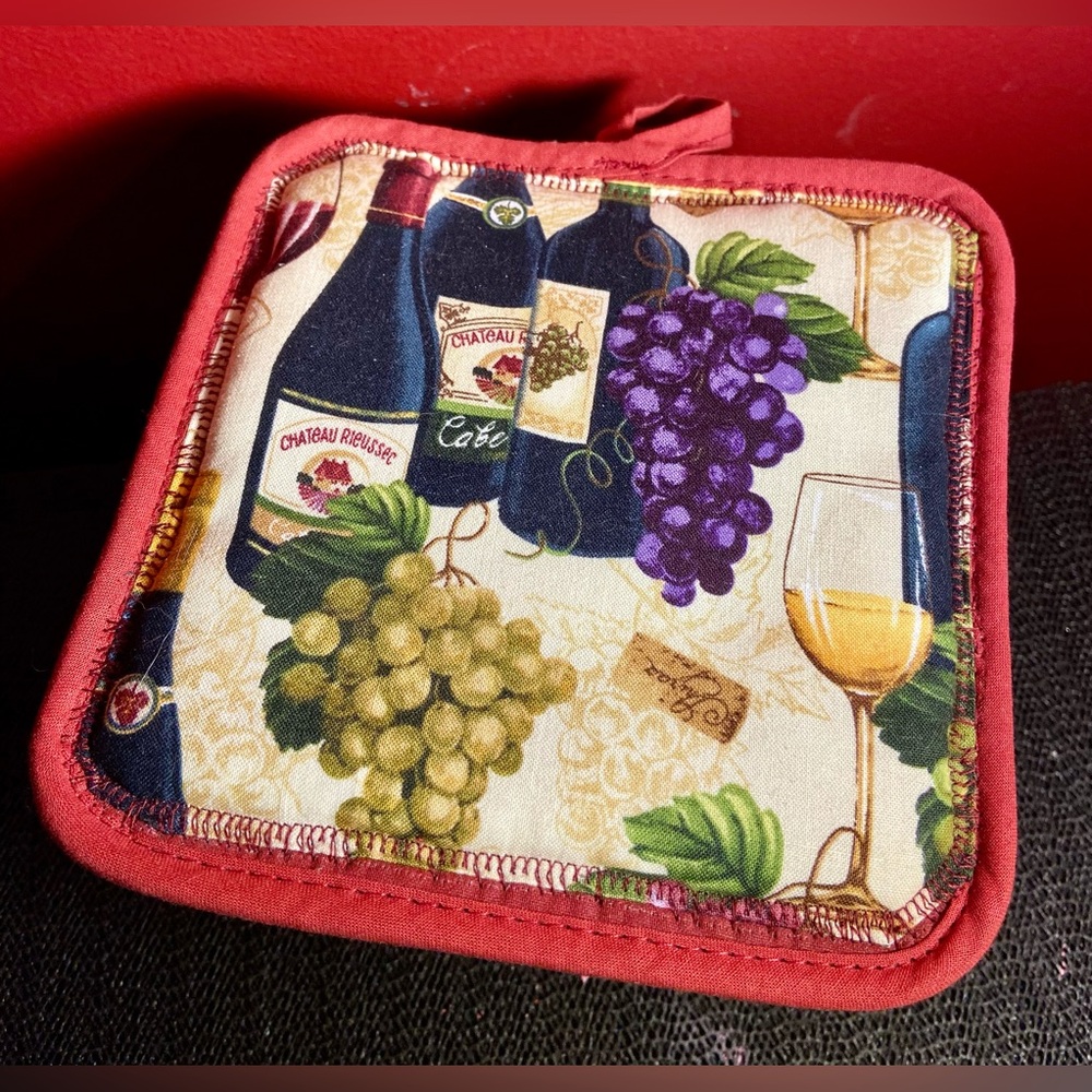 Wine-Themed Pot Holder with Red Trim 7”